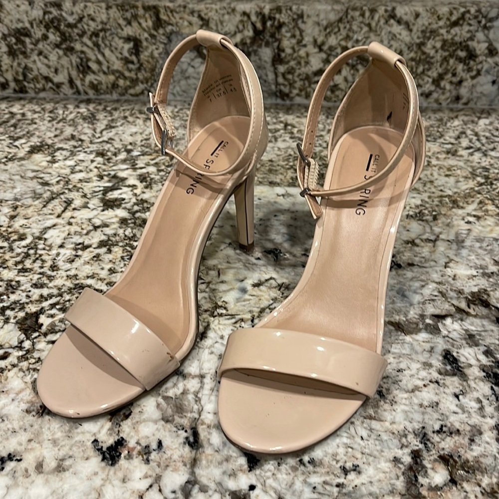 Cream / tan strap heels